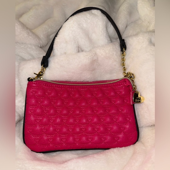 Betsey Johnson Fuchsia Quilted Wristlet shoulder bag with Gold Accents - Picture 3 of 13